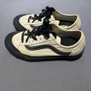 Vans Low-Top Sneakers in Cream and Black